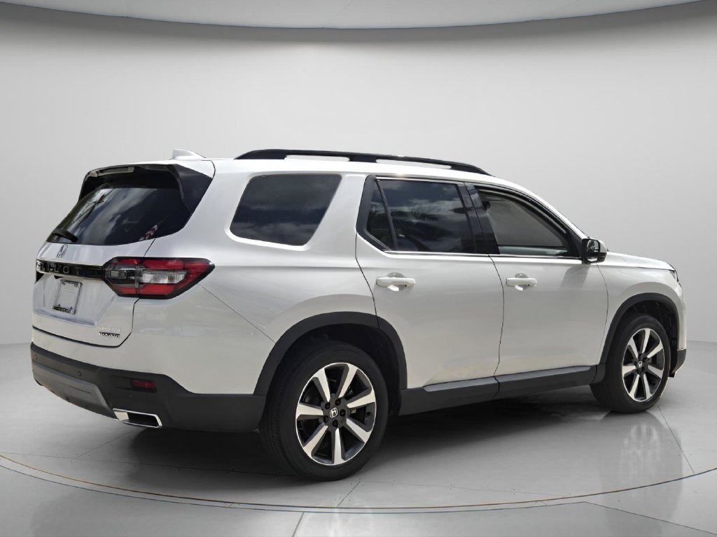 Certified 2023 Honda Pilot Touring image 7