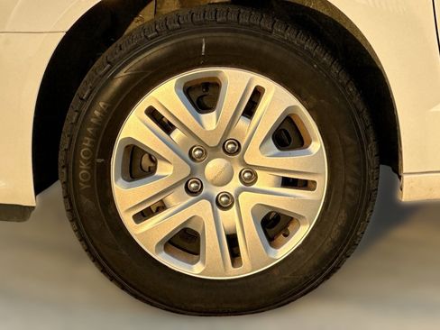 Used 2017 Dodge Grand Caravan SE w/ Power Window Group image 12