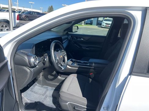 Used 2025 Chevrolet Equinox LT image 18