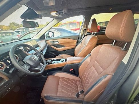Used 2026 Nissan Rogue Platinum w/ Platinum Premium Package AWD/4WD image 4