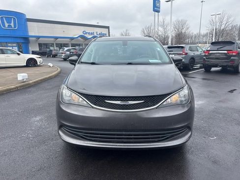 Used 2020 Chrysler Voyager Lxi image 2