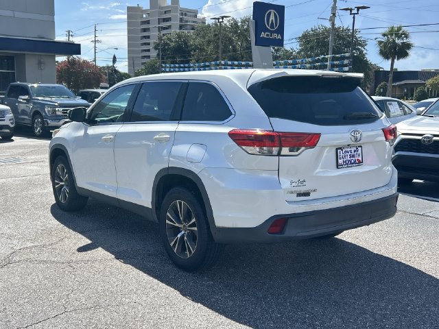 Used 2019 Toyota Highlander LE FWD image 6