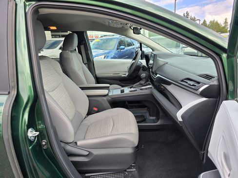 Used 2025 Toyota Sienna LE FWD image 11