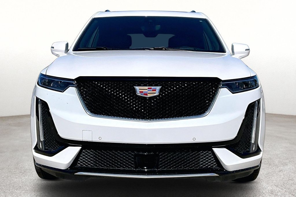 Used 2024 Cadillac XT6 AWD image 3