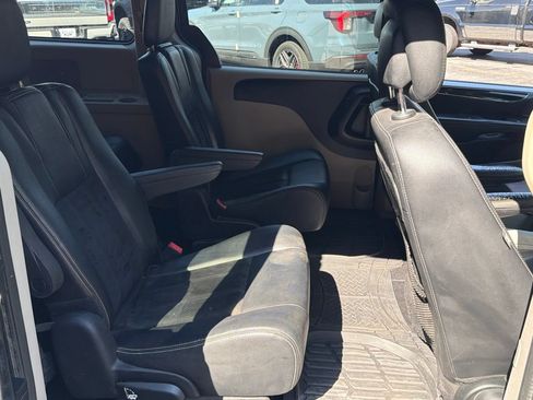 Used 2018 Dodge Grand Caravan SXT FWD image 18