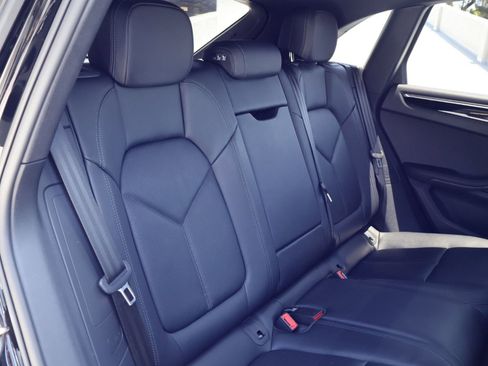 Certified 2025 Porsche Macan AWD/4WD image 23