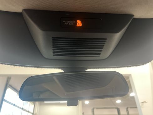 Used 2024 Nissan Pathfinder S image 24