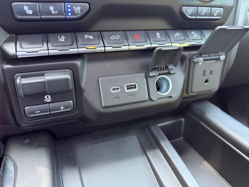 Used 2023 GMC Sierra 2500 Denali AWD/4WD image 42