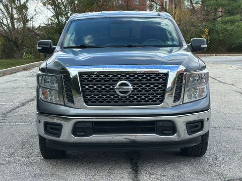 Used 2018 Nissan Titan SV w/ SV Convenience Package image 3