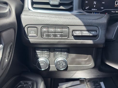 Used 2023 GMC Yukon Denali w/ LPO, Floor Liner Package AWD/4WD image 28