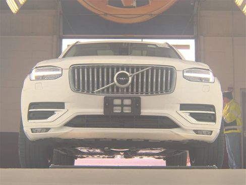 Used 2022 Volvo XC90 T6 Inscription w/ Climate Package image 4