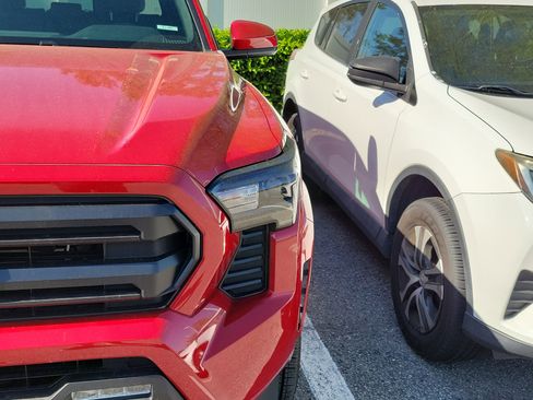 Used 2025 Toyota Tacoma SR5 image 3