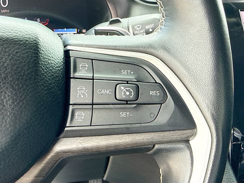 Used 2022 Jeep Grand Cherokee Limited AWD/4WD image 38