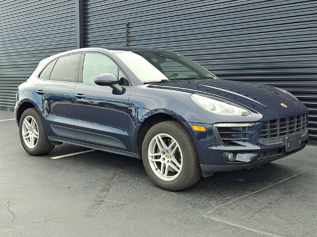 Certified 2018 Porsche Macan AWD/4WD image 9