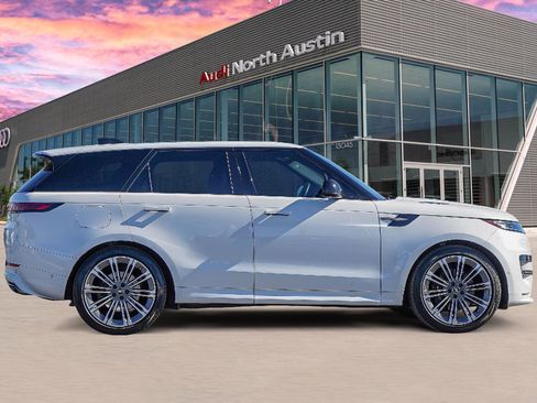 Used 2024 Land Rover Range Rover Sport Dynamic SE image 3