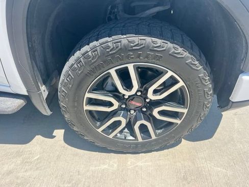 Used 2023 GMC Sierra 1500 AT4 w/ AT4 Premium Package AWD/4WD image 6