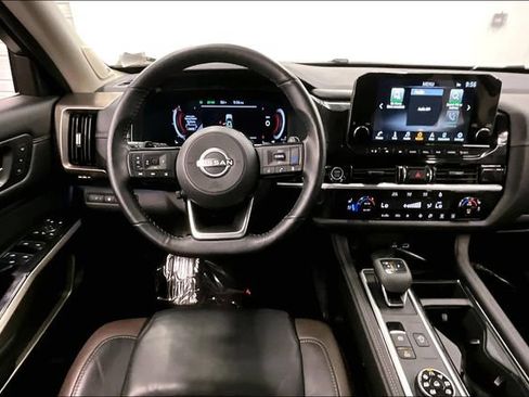 Used 2024 Nissan Pathfinder Platinum AWD/4WD image 6