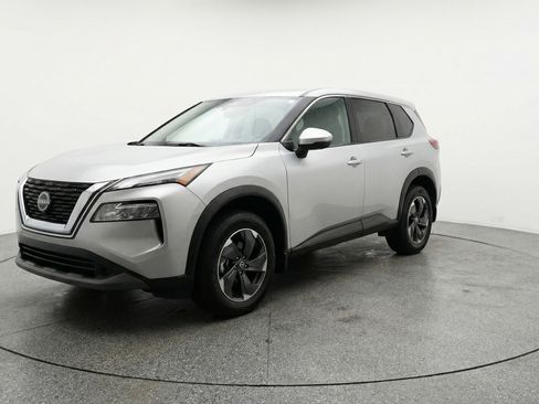 Used 2025 Nissan Rogue SV AWD/4WD image 3