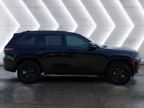 New 2026 Jeep Grand Cherokee Laredo AWD/4WD image 7