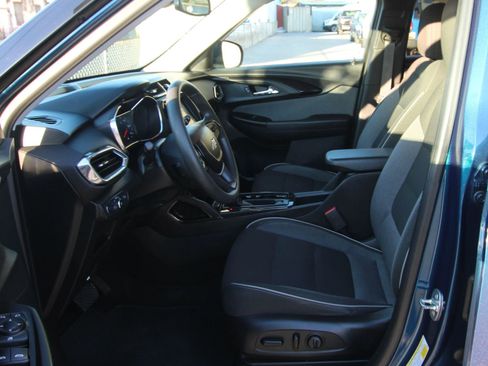 Used 2021 Chevrolet TrailBlazer LT w/ Convenience Package image 9