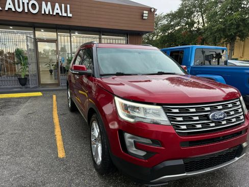 Used 2017 Ford Explorer Limited FWD image 3