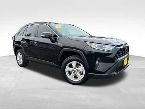 Used 2021 Toyota RAV4 XLE w/ Convenience Package image 1