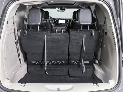 Used 2022 Chrysler Pacifica Limited image 41