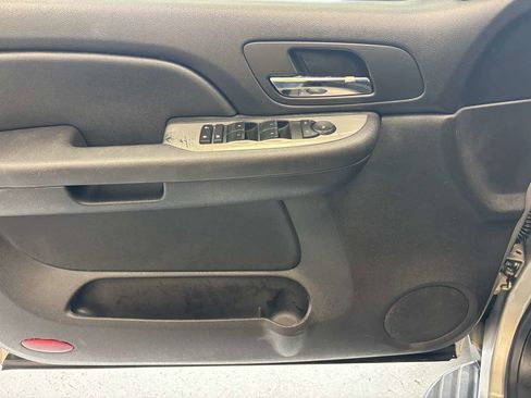 Used 2008 Chevrolet Suburban LS image 17