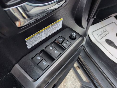 Used 2020 Toyota Tacoma TRD Off-Road image 11