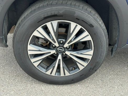 Used 2023 Nissan Rogue SV image 7