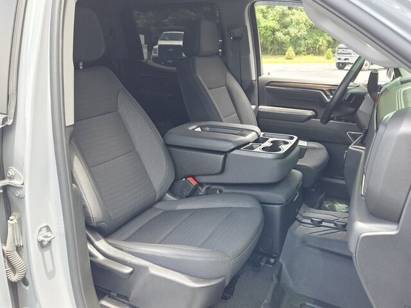 Used 2024 Chevrolet Silverado 1500 LT AWD/4WD image 19