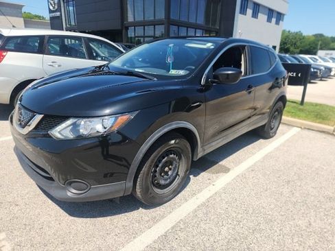 Used 2018 Nissan Rogue Sport S AWD/4WD image 2