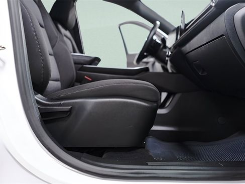 Used 2025 Chevrolet Equinox LT image 36