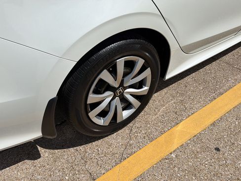 Used 2024 Honda Civic LX image 10