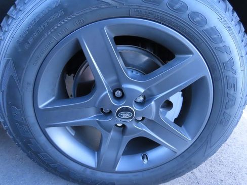 Used 2025 Land Rover Defender 110 X-Dynamic SE image 16