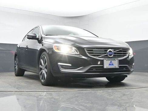 Used 2018 Volvo S60 T5 Inscription Platinum w/ Climate Package image 11