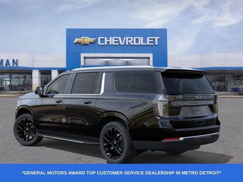 New 2026 Chevrolet Suburban LT w/ Comfort Package AWD/4WD image 4