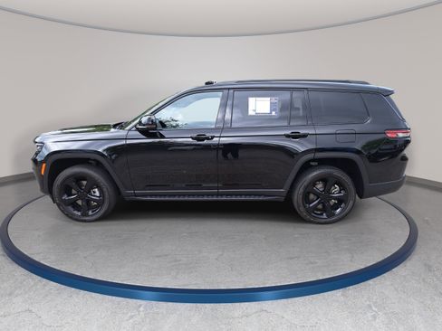 Used 2023 Jeep Grand Cherokee L Laredo AWD/4WD image 8