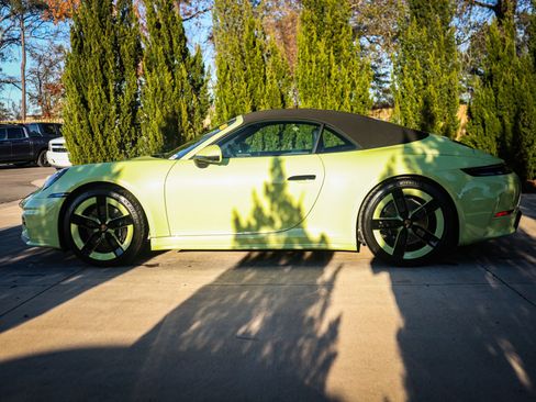 Used 2025 Porsche 911 Carrera image 8