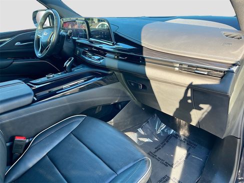 Certified 2024 Cadillac Escalade ESV Sport image 30