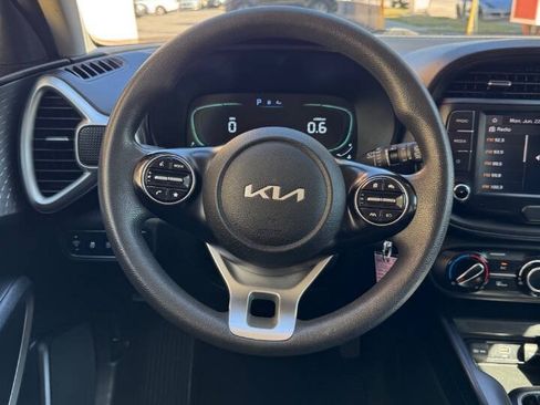 Used 2023 Kia Soul LX FWD image 18