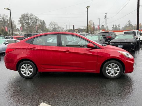 Used 2013 Hyundai Accent GLS image 5