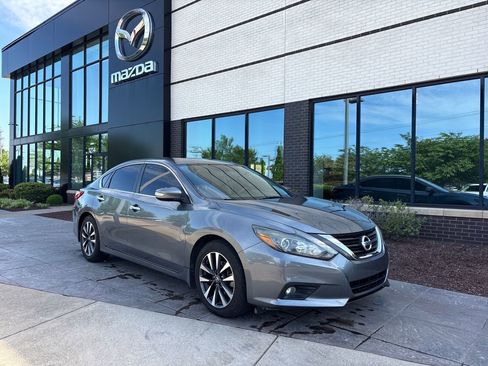 Used 2016 Nissan Altima 2.5 SL w/ 2.5 Technology w/LED Package FWD image 1