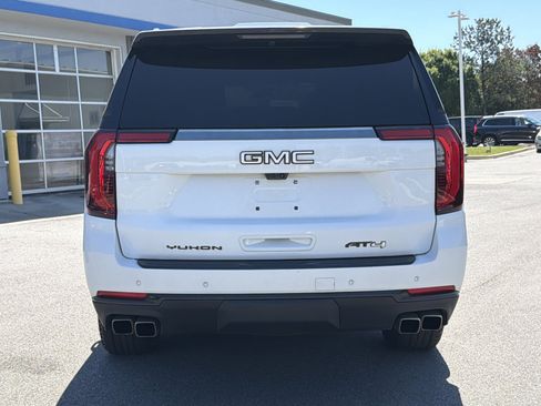 Used 2025 GMC Yukon XL AT4 w/ AT4 Premium Package AWD/4WD image 11