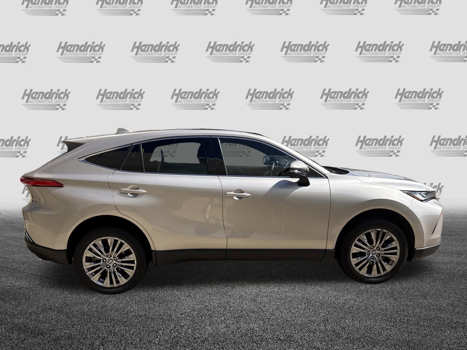 Used 2024 Toyota Venza Limited AWD/4WD image 11