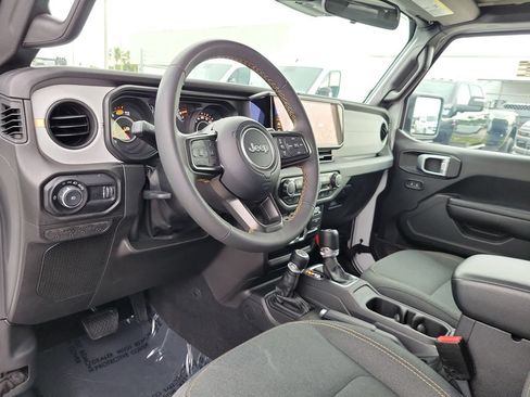 Used 2024 Jeep Wrangler Unlimited Sport AWD/4WD image 10