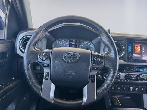 Used 2018 Toyota Tacoma TRD Off-Road AWD/4WD image 14