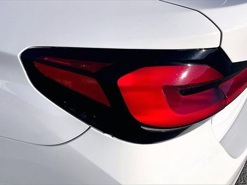 Used 2023 BMW 540i w/ Premium Package image 27