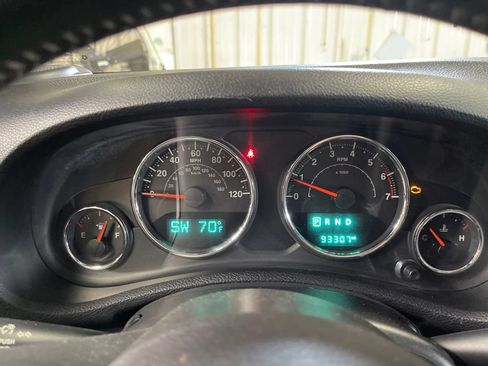 Used 2015 Jeep Wrangler Unlimited Rubicon w/ Dual Top Group AWD/4WD image 23