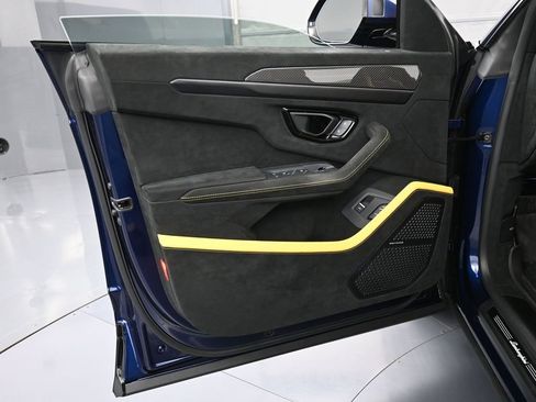 Used 2023 Lamborghini Urus Performante image 16